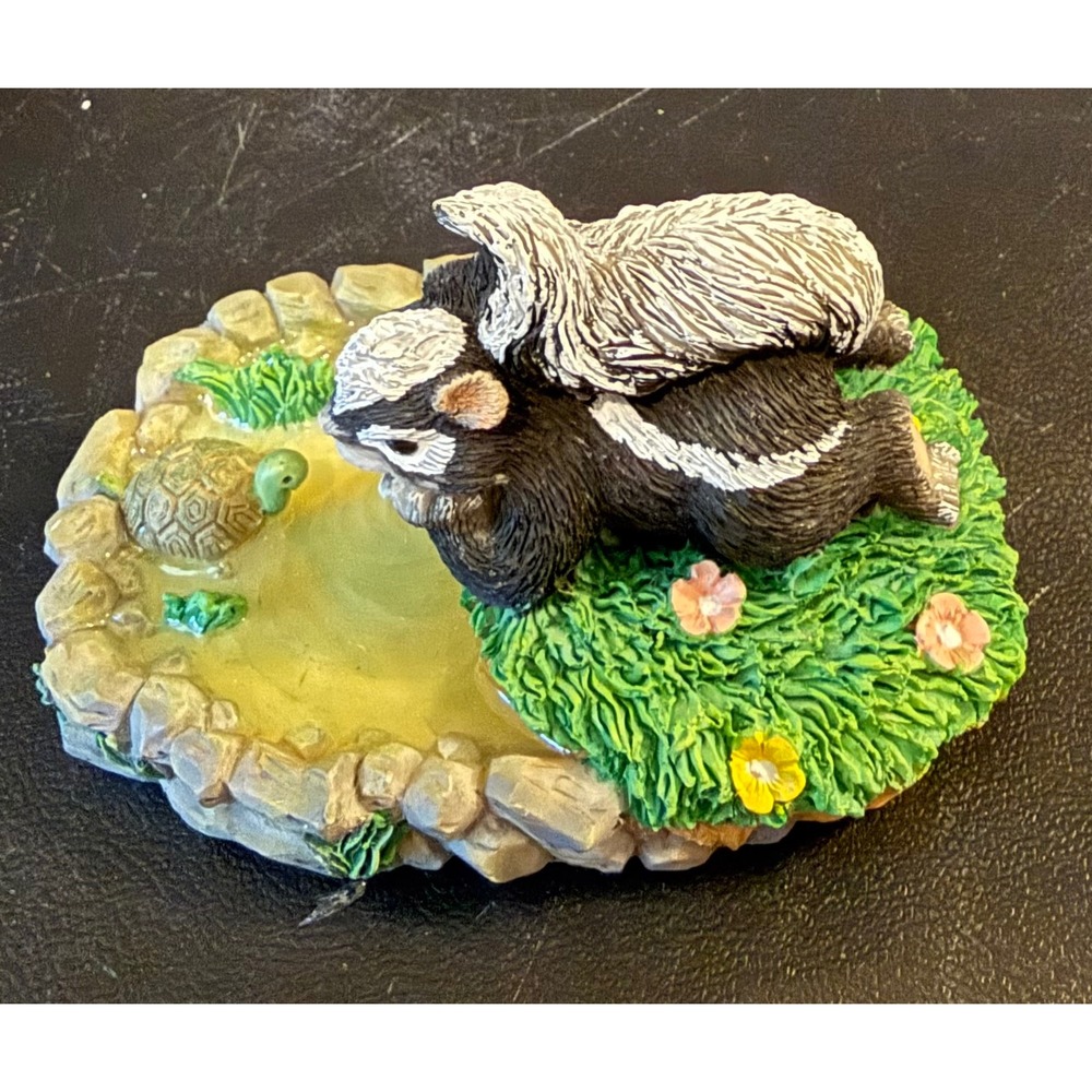 Silvestri Fitz Floyd Charming Tails Take Time to Reflect Skunk Turtle 87/396‎